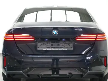 BMW 520d xDrive M Sport ICONIC PANO HUD 360 B&W