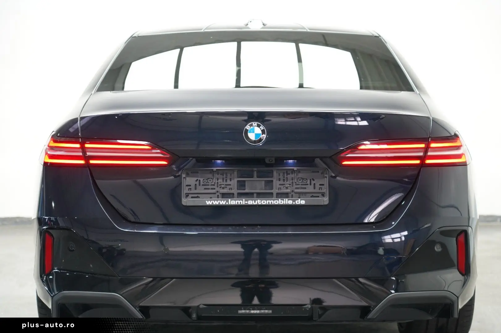 BMW 520d xDrive M Sport ICONIC PANO HUD 360 B&W