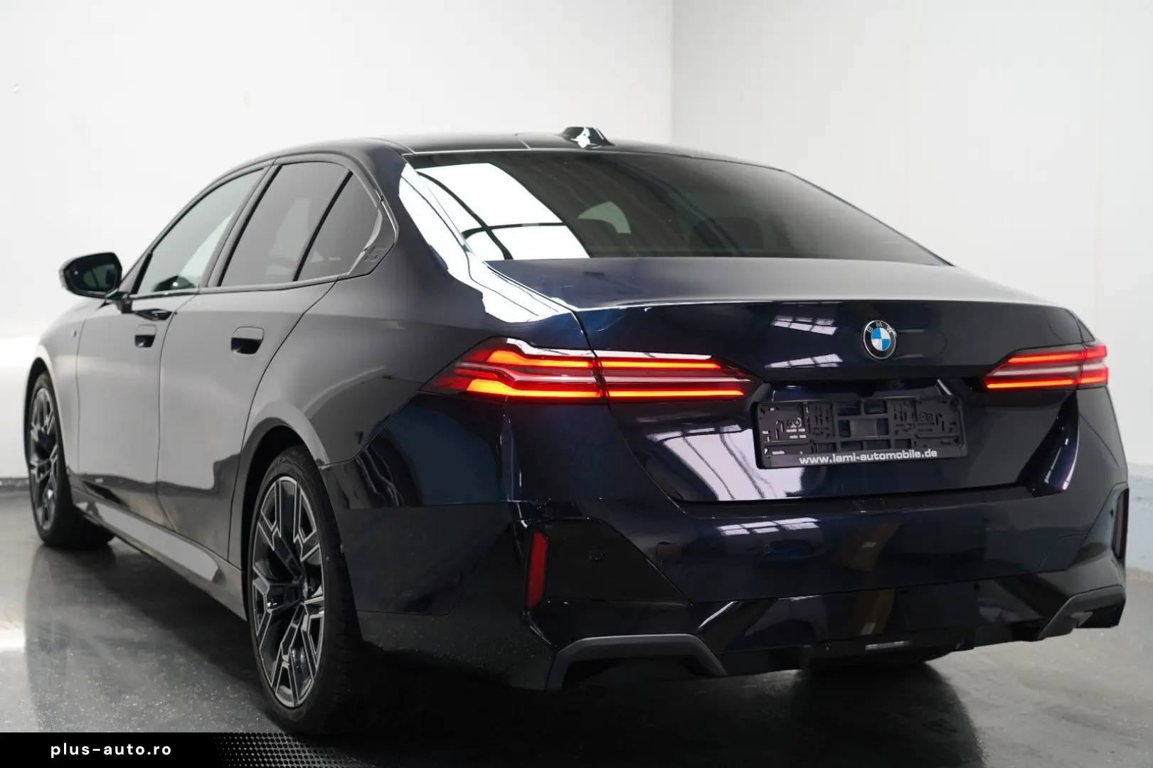 BMW 520d xDrive M Sport ICONIC PANO HUD 360 B&W