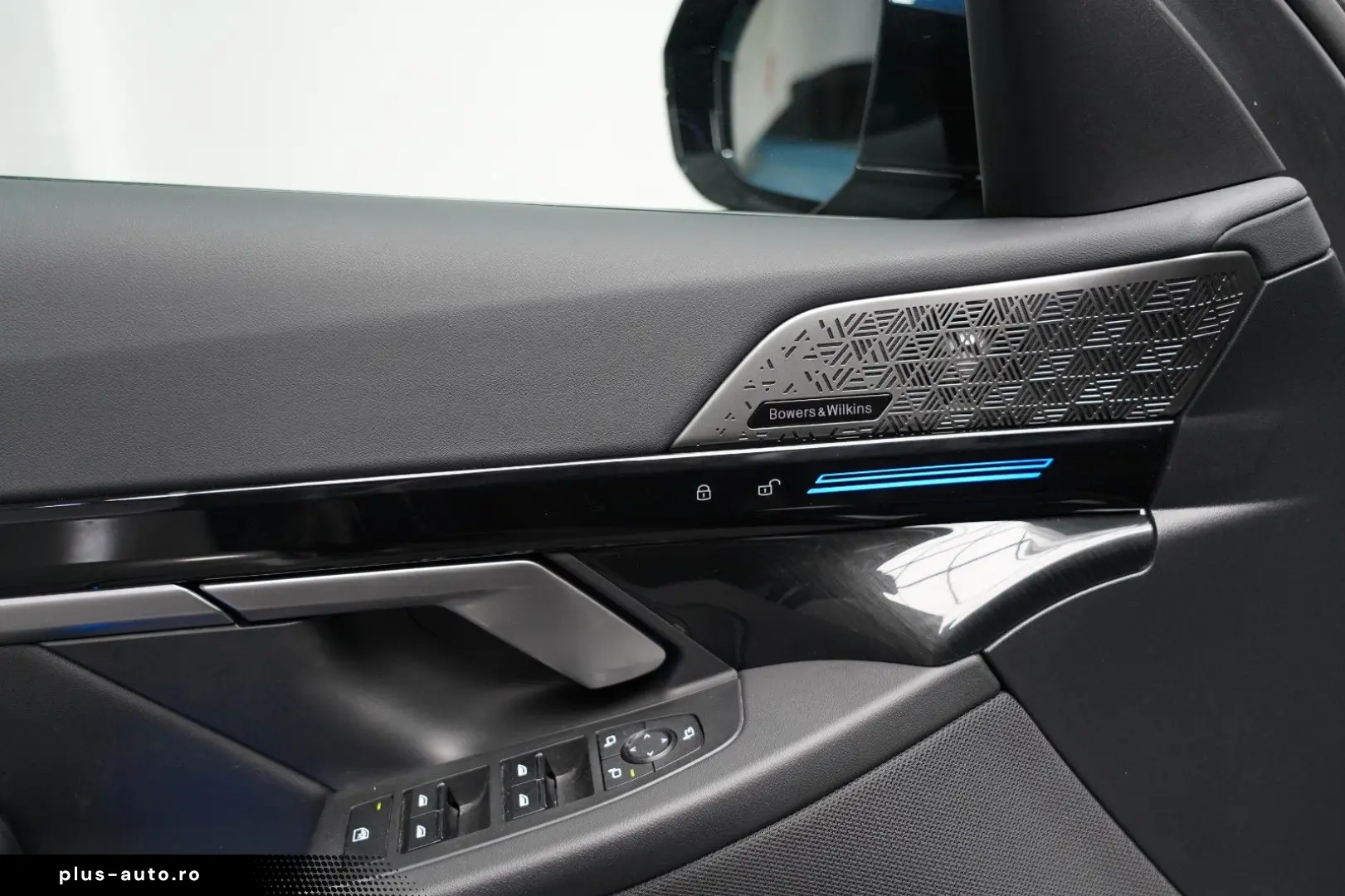 BMW 520d xDrive M Sport ICONIC PANO HUD 360 B&W