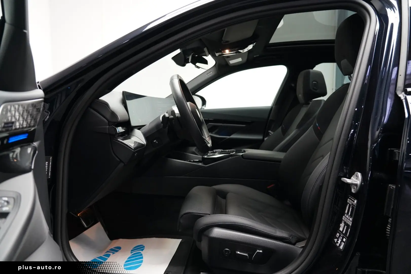 BMW 520d xDrive M Sport ICONIC PANO HUD 360 B&W