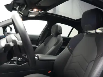 BMW 520d xDrive M Sport ICONIC PANO HUD 360 B&W