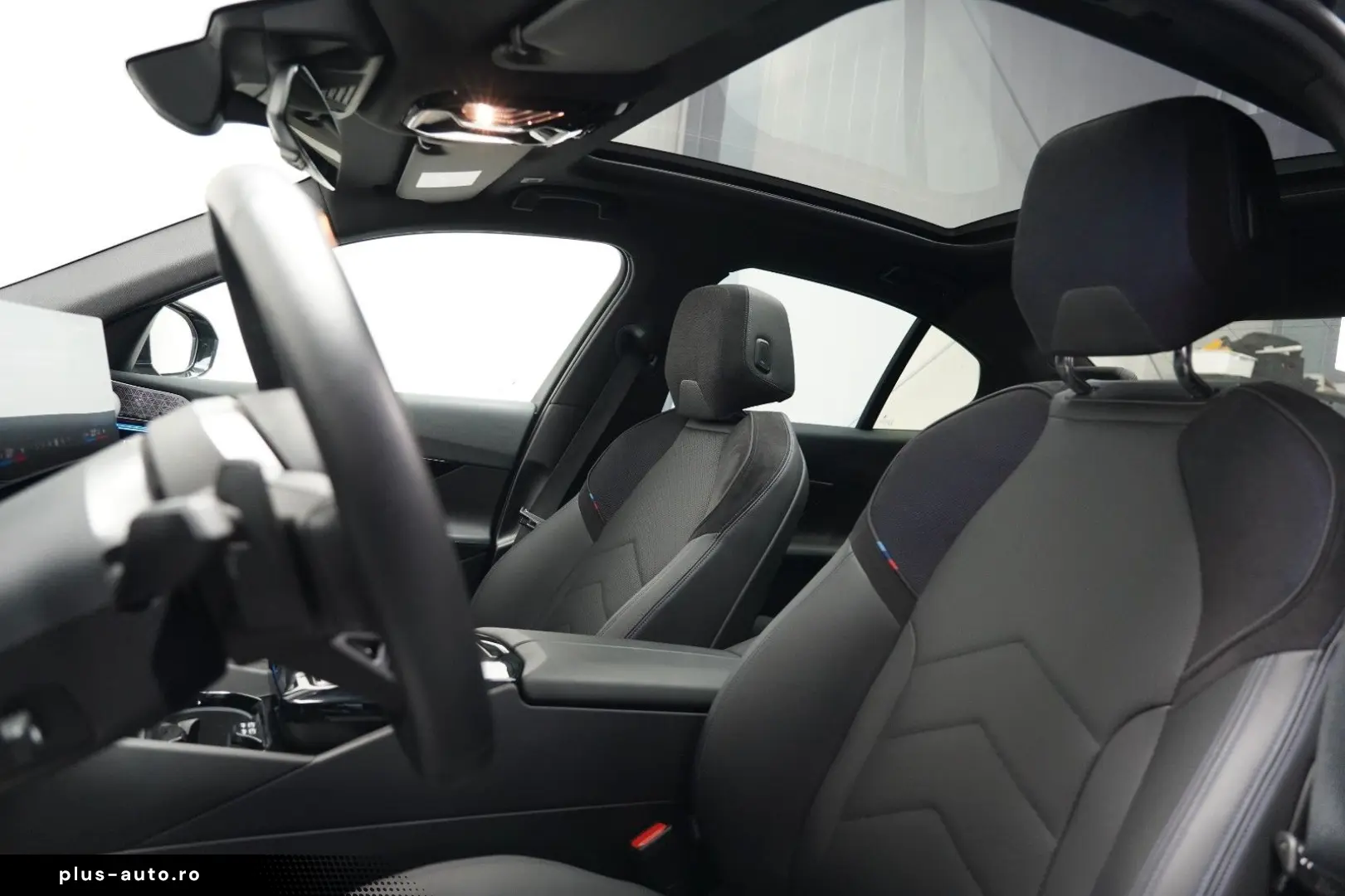 BMW 520d xDrive M Sport ICONIC PANO HUD 360 B&W