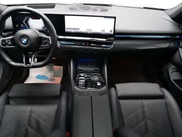 BMW 520d xDrive M Sport ICONIC PANO HUD 360 B&W