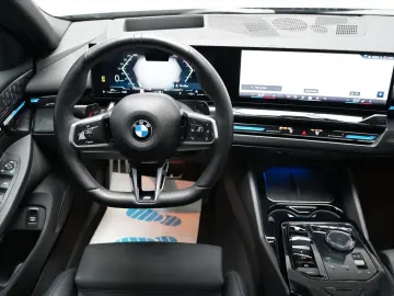 BMW 520d xDrive M Sport ICONIC PANO HUD 360 B&W