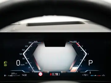 BMW 520d xDrive M Sport ICONIC PANO HUD 360 B&W