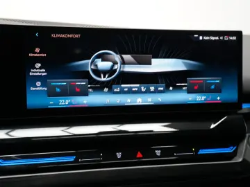 BMW 520d xDrive M Sport ICONIC PANO HUD 360 B&W