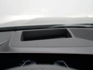 BMW 520d xDrive M Sport ICONIC PANO HUD 360 B&W