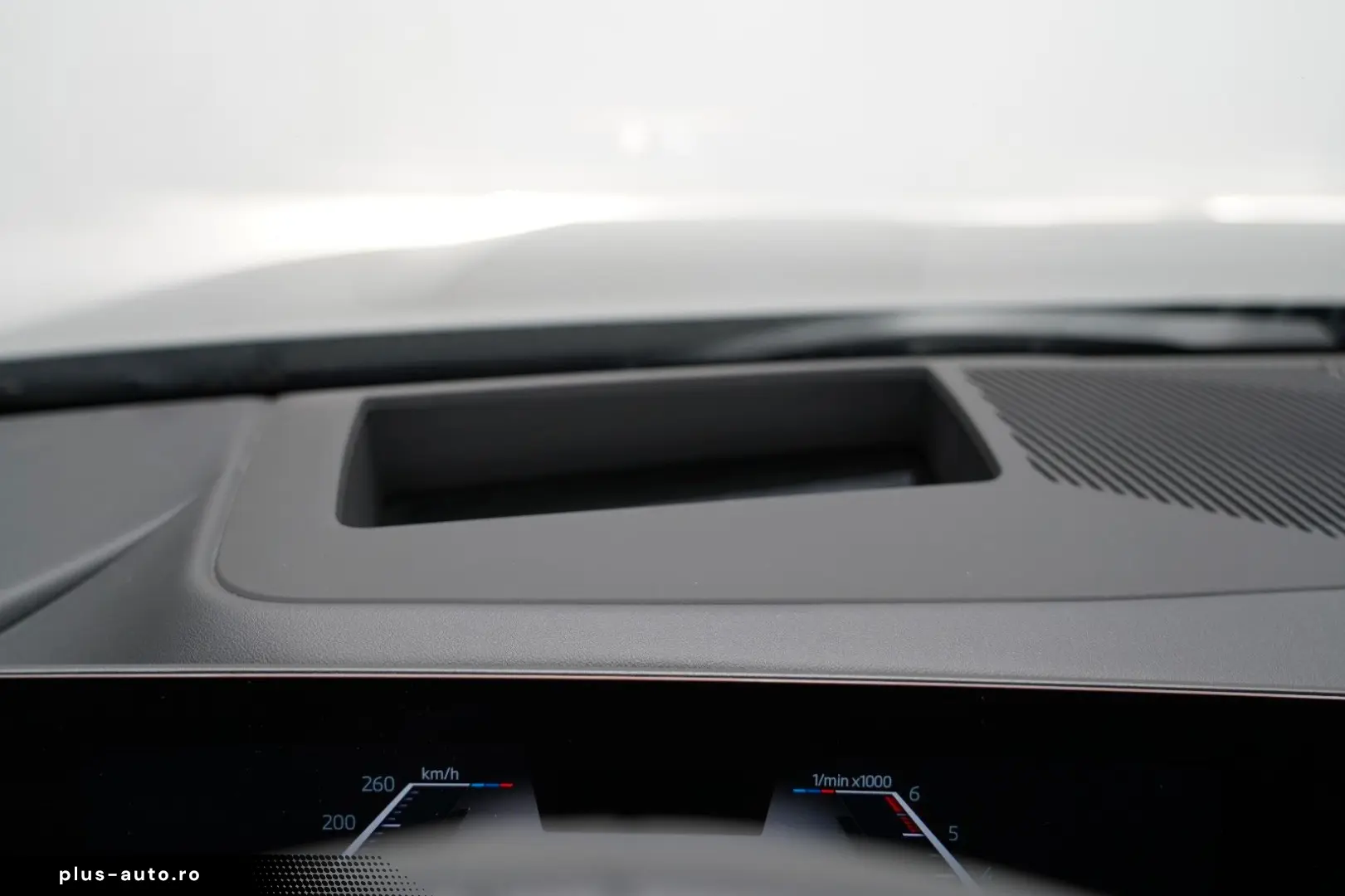 BMW 520d xDrive M Sport ICONIC PANO HUD 360 B&W