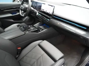 BMW 520d xDrive M Sport ICONIC PANO HUD 360 B&W