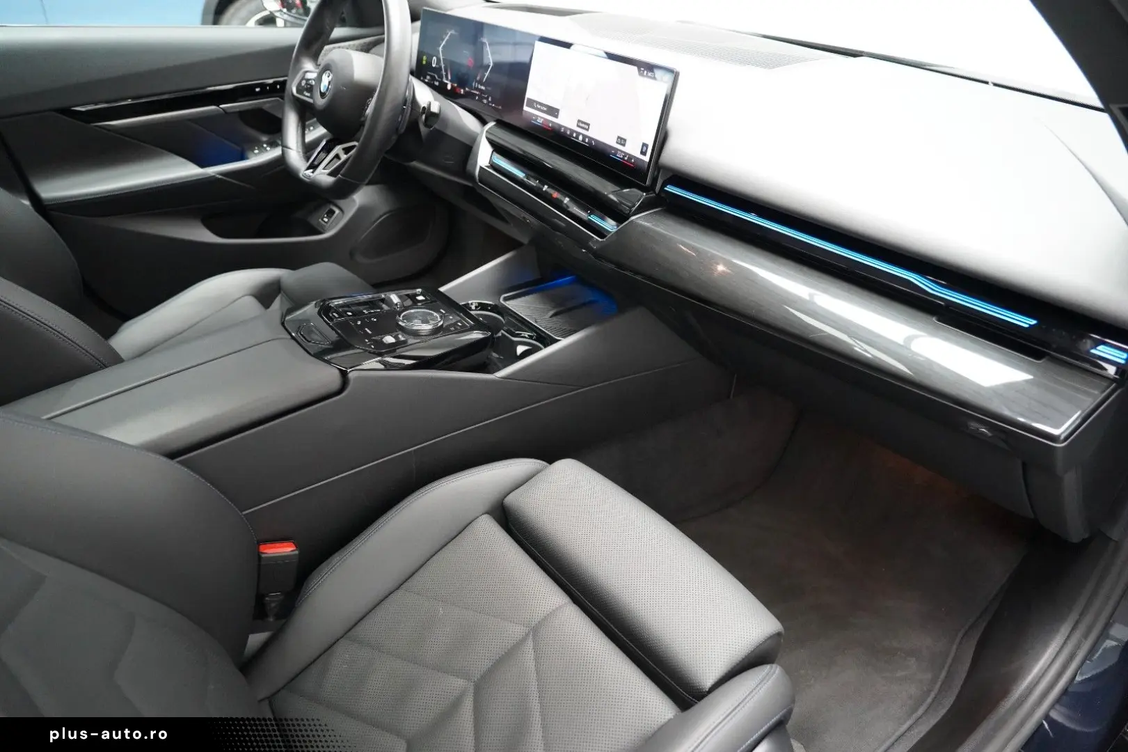 BMW 520d xDrive M Sport ICONIC PANO HUD 360 B&W