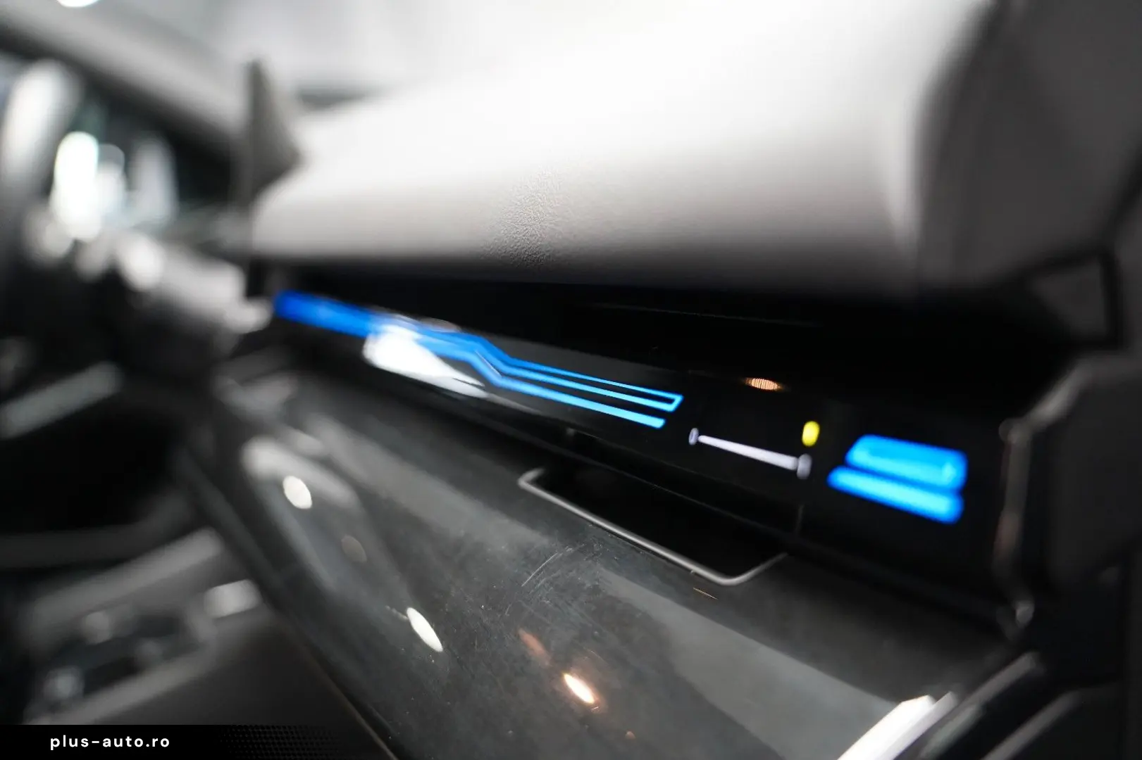 BMW 520d xDrive M Sport ICONIC PANO HUD 360 B&W