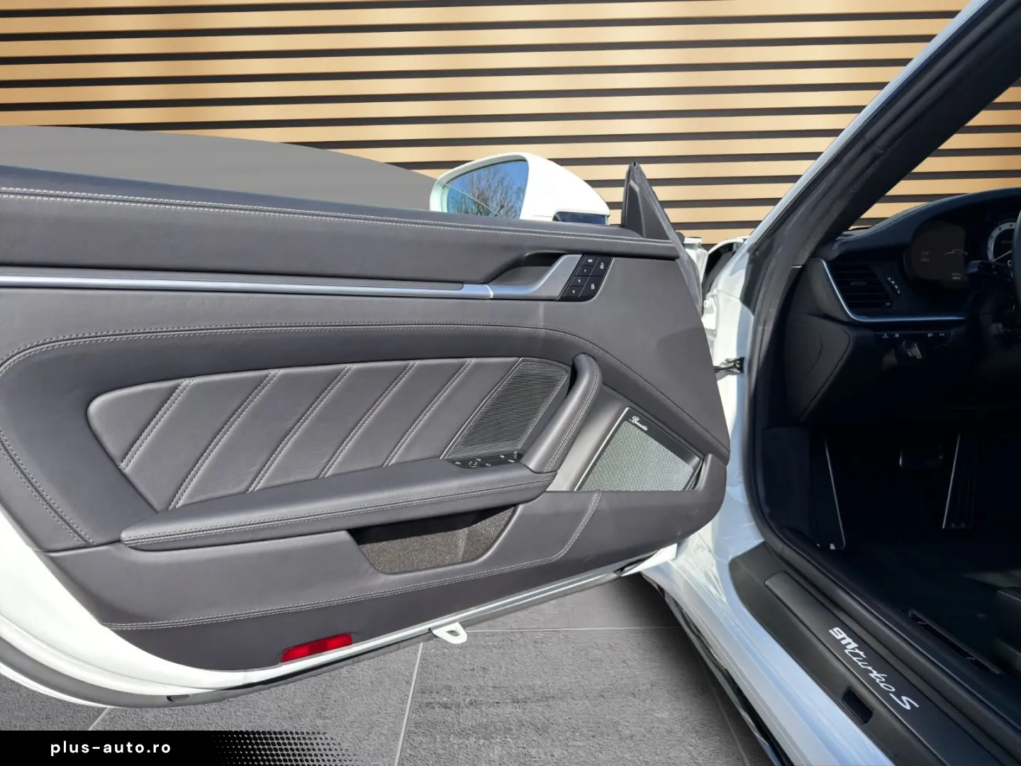 PORSCHE 911 Turbo S AERO-P. PPF Burmester Lift