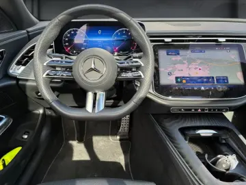 Mercedes-Benz E 200 4M AMG Night Navi Distr Ambient Pano