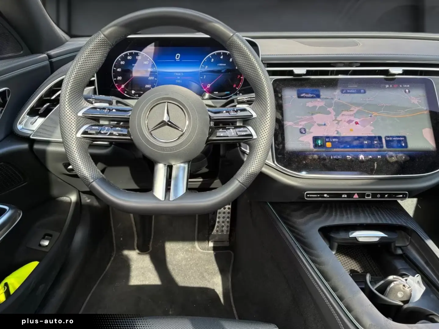 Mercedes-Benz E 200 4M AMG Night Navi Distr Ambient Pano