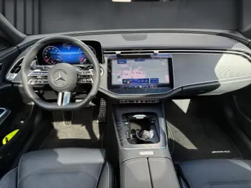 Mercedes-Benz E 200 4M AMG Night Navi Distr Ambient Pano