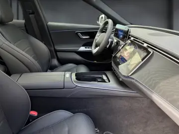 Mercedes-Benz E 200 4M AMG Night Navi Distr Ambient Pano