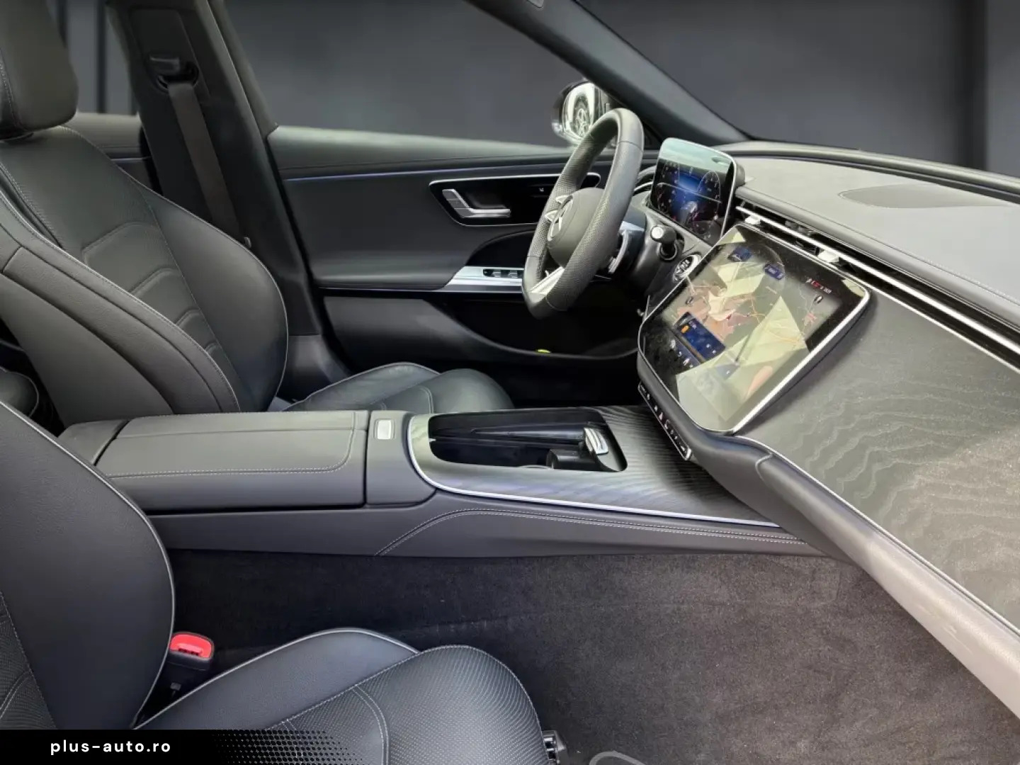 Mercedes-Benz E 200 4M AMG Night Navi Distr Ambient Pano