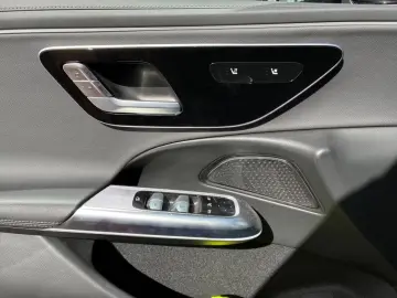 Mercedes-Benz E 200 4M AMG Night Navi Distr Ambient Pano