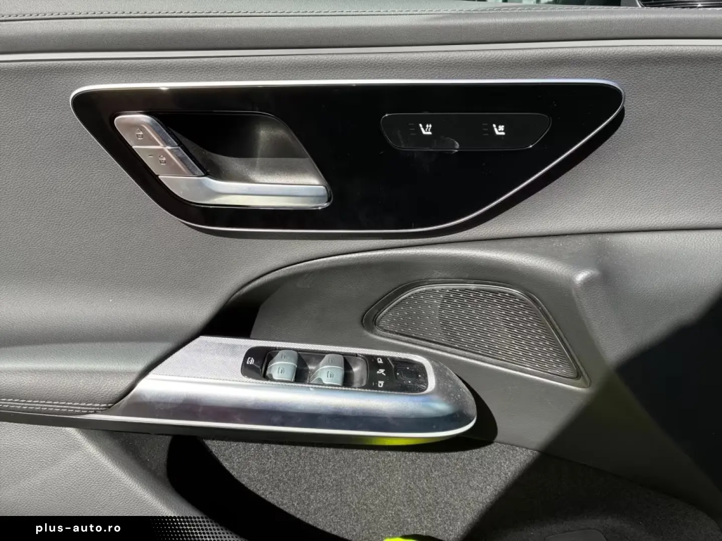 Mercedes-Benz E 200 4M AMG Night Navi Distr Ambient Pano