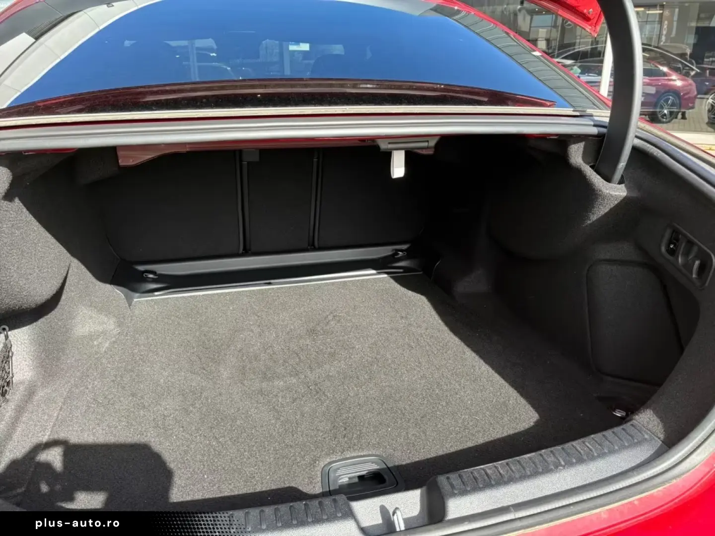 Mercedes-Benz E 200 4M AMG Night Navi Distr Ambient Pano