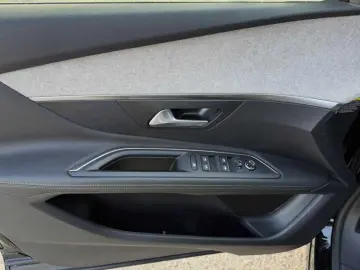 Peugeot 3008 Gen-Ii-2016