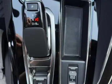 Peugeot 3008 Gen-Ii-2016