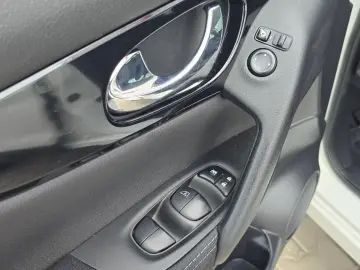 Nissan QASHQAI Accenta 1.6 Diesel - 130 CP 4x4