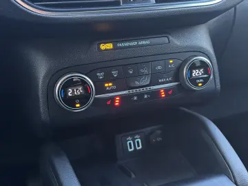 FORD Kuga Plug In Hybrid Titanium