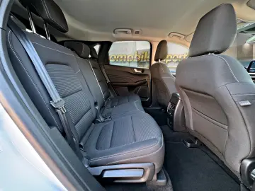 FORD Kuga Plug In Hybrid Titanium