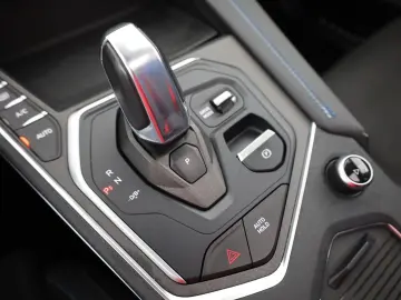 LYNC AND CO 01 1.5 TD PHEV Aut. LED ACC 360  Pano