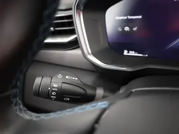 LYNC AND CO 01 1.5 TD PHEV Aut. LED ACC 360  Pano