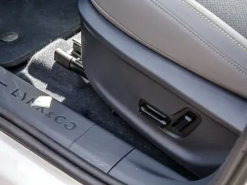 LYNC AND CO 02 200 kW More KAMERA NAVI W-LAN ACC LED PANO