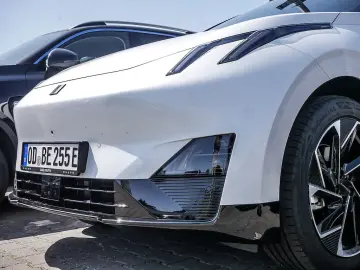 LYNC AND CO 02 200 kW More KAMERA NAVI W-LAN ACC LED PANO