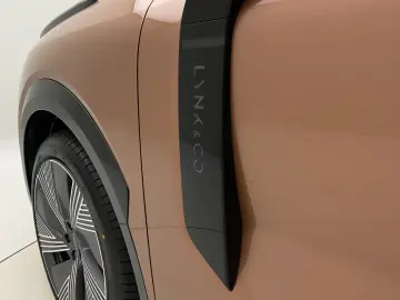Lynk&Co 08 1.5 T PHEV 200KM Electric   More   HK   Massage