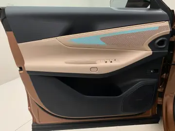 Lynk&Co 08 1.5 T PHEV 200KM Electric   More   HK   Massage