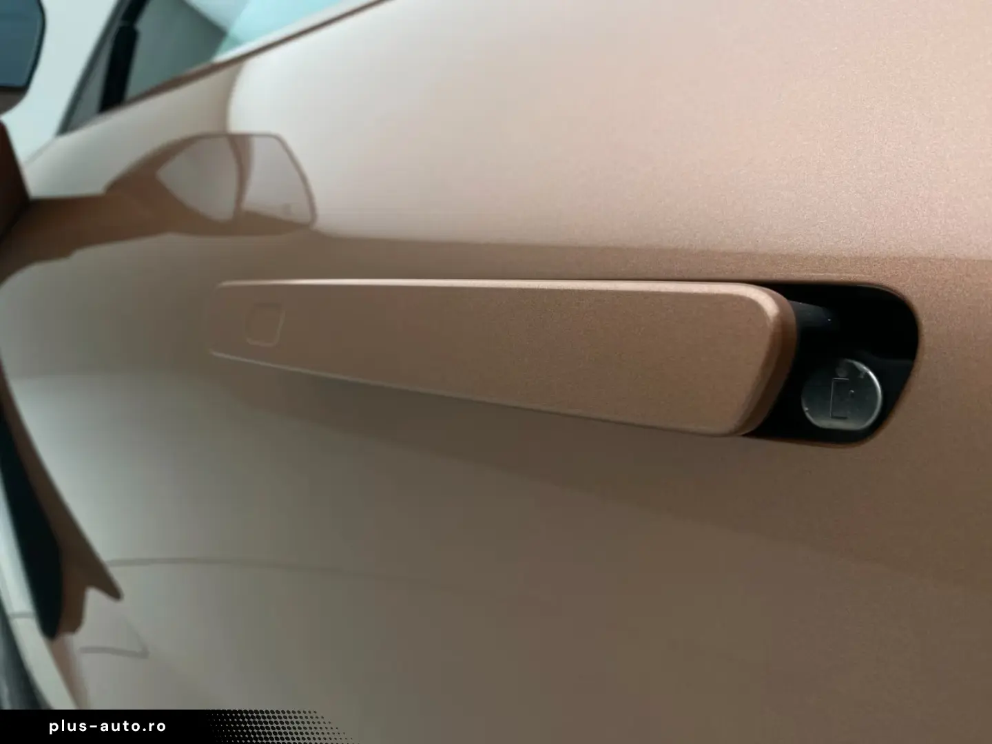 Lynk&Co 08 1.5 T PHEV 200KM Electric   More   HK   Massage