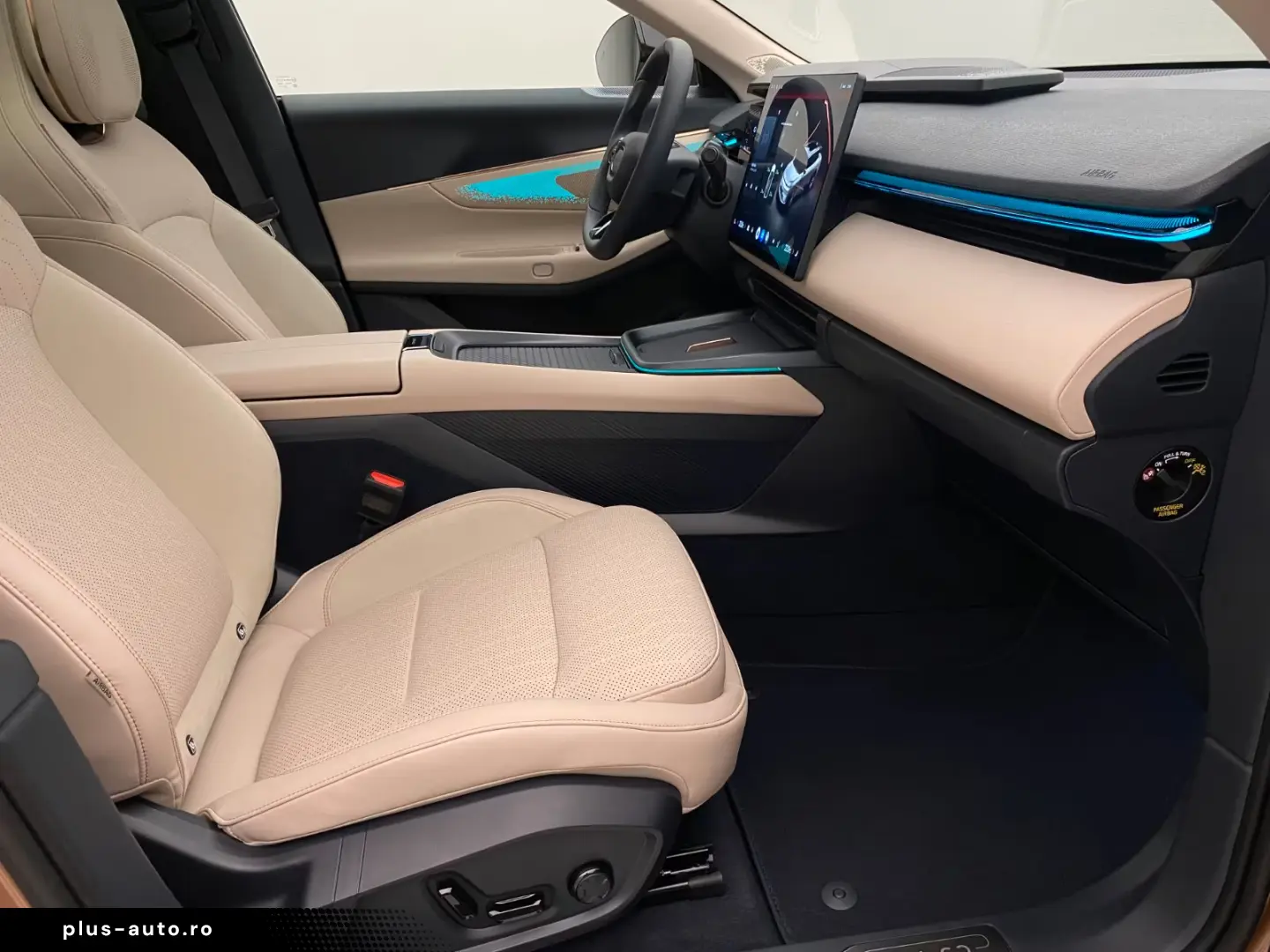 Lynk&Co 08 1.5 T PHEV 200KM Electric   More   HK   Massage