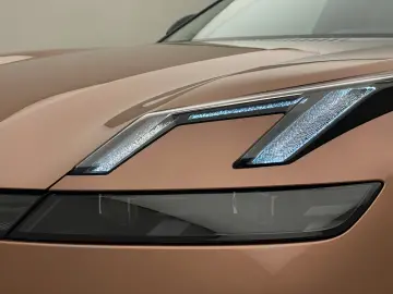 Lynk&Co 08 1.5 T PHEV 200KM Electric   More   HK   Massage