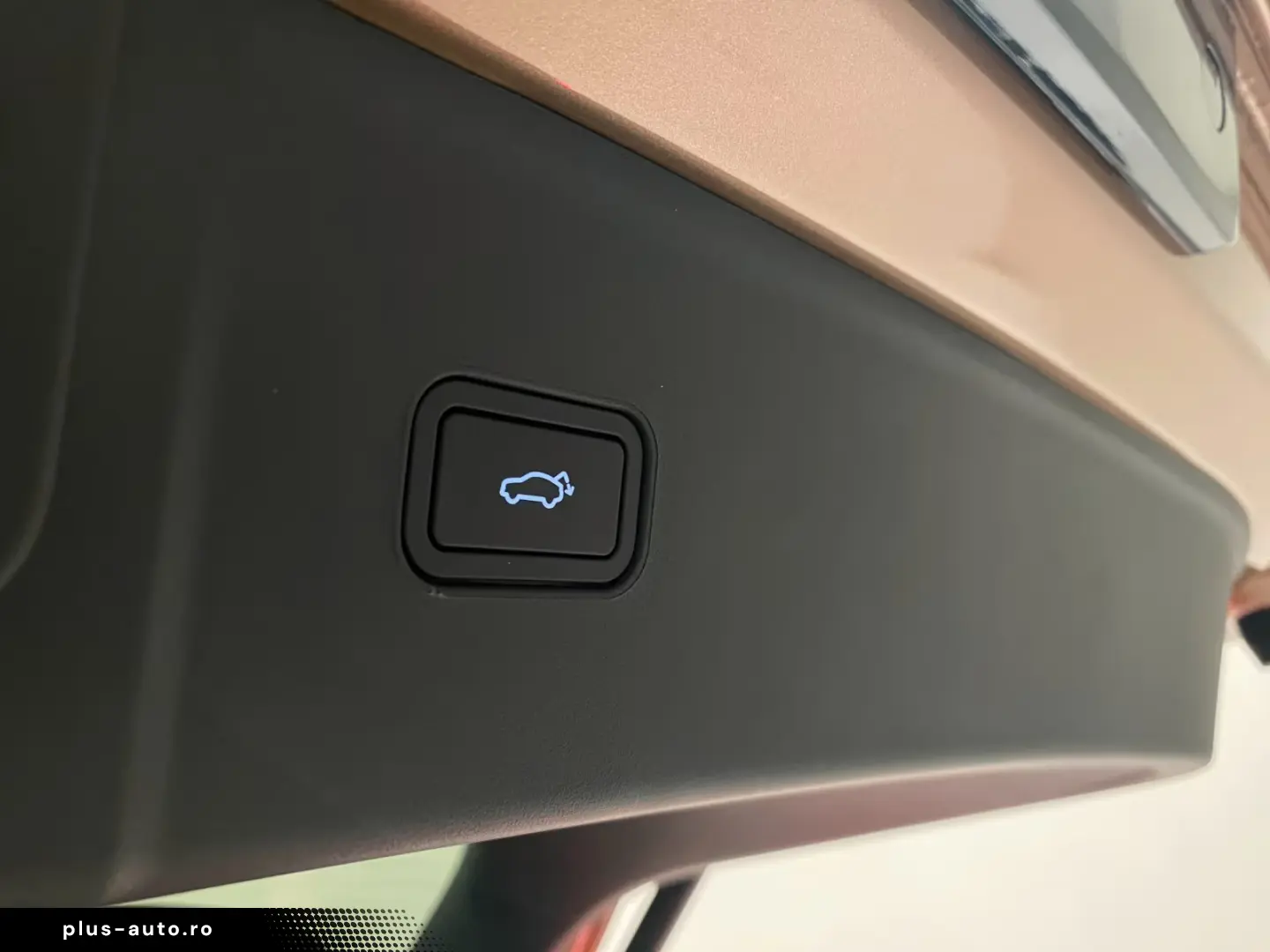 Lynk&Co 08 1.5 T PHEV 200KM Electric   More   HK   Massage