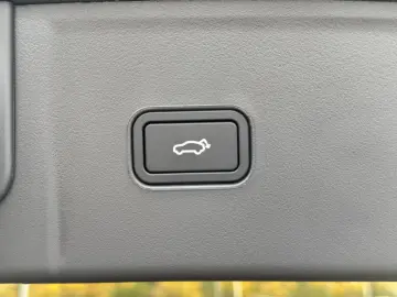 Lynk&Co 08 More Long-Range-Hybrid