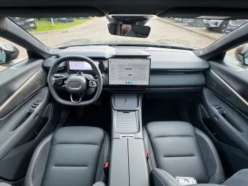 Lynk&Co 08 More Long-Range-Hybrid