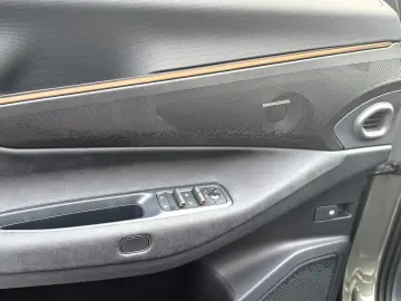 Lynk&Co 08 More Long-Range-Hybrid