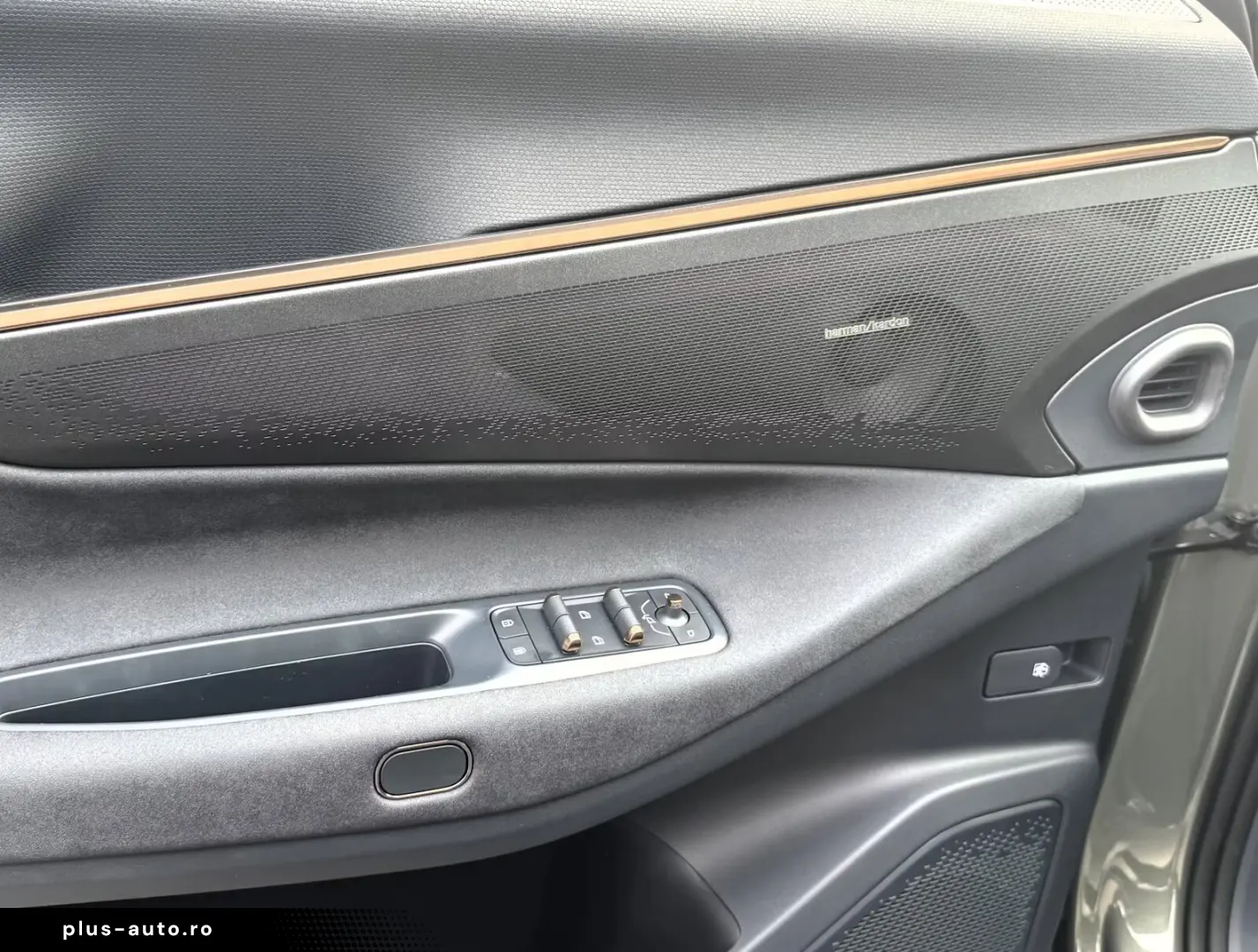 Lynk&Co 08 More Long-Range-Hybrid