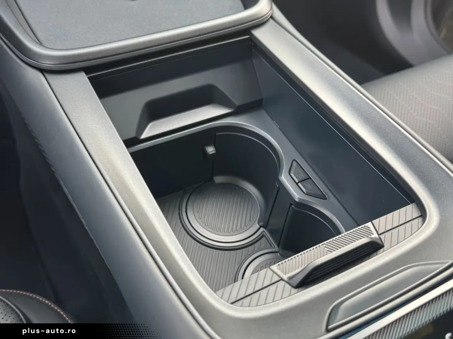 Lynk&Co 08 More Long-Range-Hybrid