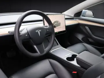 Tesla Model 3 AWD Long Range