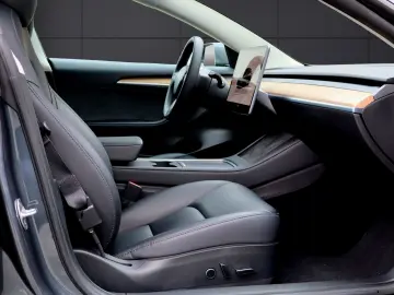 Tesla Model 3 AWD Long Range