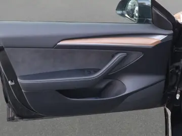 Tesla Model 3 AWD Long Range