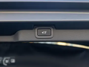 Land Rover Discovery 3.0L SD6 HSE 7 Locuri