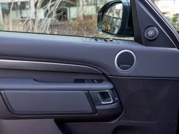 Land Rover Discovery 3.0L SD6 HSE 7 Locuri